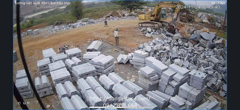 Đá tự nhiên Thanh Hóa được khai thác từ các mỏ đá trầm tích lâu đời, có độ bền cao, kết cấu chắc chắn và màu sắc đa dạng, thường dùng trong xây dựng và trang trí.