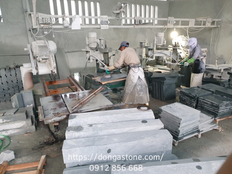 Báo Giá Đá Xanh Rêu Mài Honed Cà Viền Đầy Đủ Các Kích Thước 4 Hình ảnh đá xanh rêu Thanh Hóa mài honed cà viền được sản xuất tại Nhà máy Đông Á Stone.