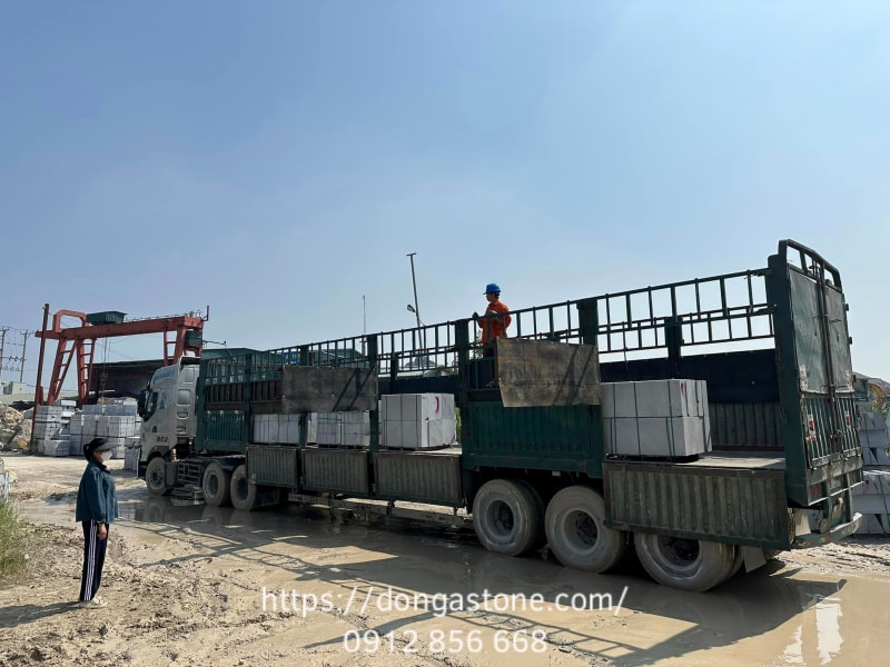 Quy Trình Đóng Hàng Đá Xanh Thanh Hóa Bằng Pallet 3 Quy chuẩn pallet đóng đá xanh Thanh Hóa yêu cầu độ bền cao, chịu tải tốt và kích thước phù hợp để thuận tiện bốc xếp, tối ưu container.