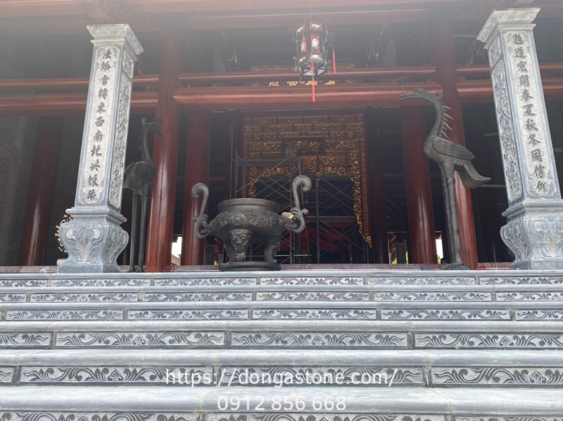 Cách Lựa Chọn Đá Xanh Thanh Hóa Phù Hợp Cho Từng Nhu Cầu 5 Nên dùng đá xanh Thanh Hóa cho đền chùa vì vẻ đẹp cổ kính, trang nghiêm, bền chắc, chịu thời tiết tốt và chống trơn trượt hiệu quả.