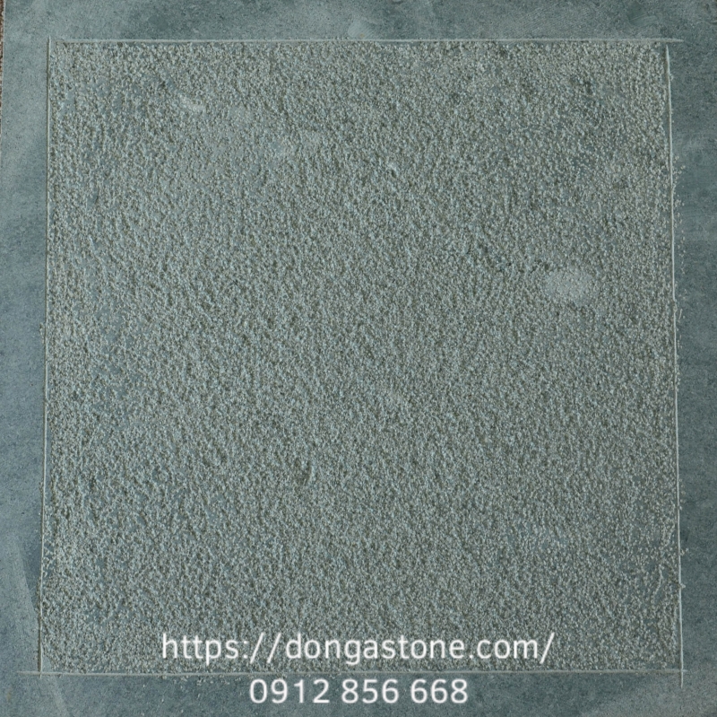 Đá băm mặt trừ viền tại Đông Á Stone có bề mặt nhám đều, viền phẳng đẹp, vừa chống trơn vừa tăng tính thẩm mỹ và có giá tốt tại Đông Á Stone.