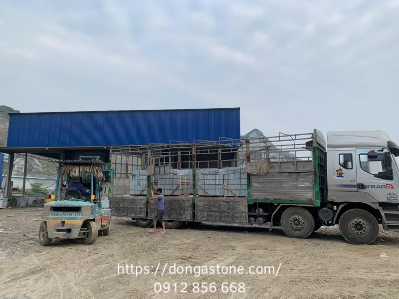Khi sử dụng đá xanh rêu mài honed, cần chọn đúng vị trí, độ dày và kiểm tra bề mặt thực tế để đảm bảo thẩm mỹ, độ bền và an toàn khi thi công.