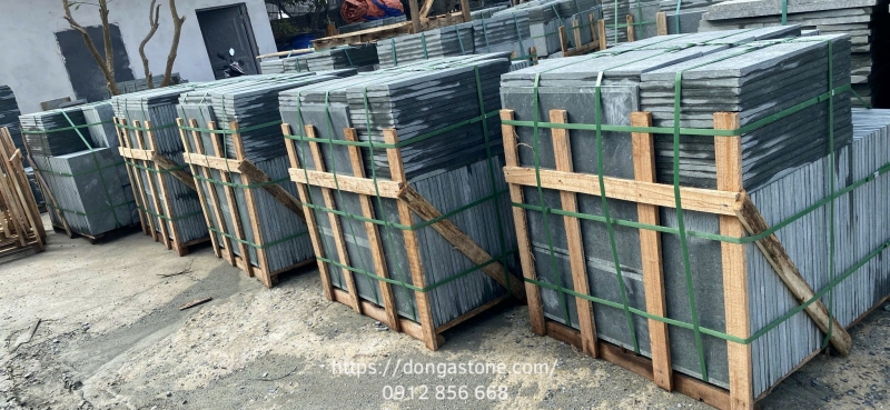 Báo Giá Đá Xanh Rêu Mài Honed Cà Viền Đầy Đủ Các Kích Thước 7 Khi nhận được đá xanh rêu mài honed cà viền cần kiểm tra kỹ bề mặt, cạnh viền, độ dày, kích thước và lô đá thực tế trước khi thi công.