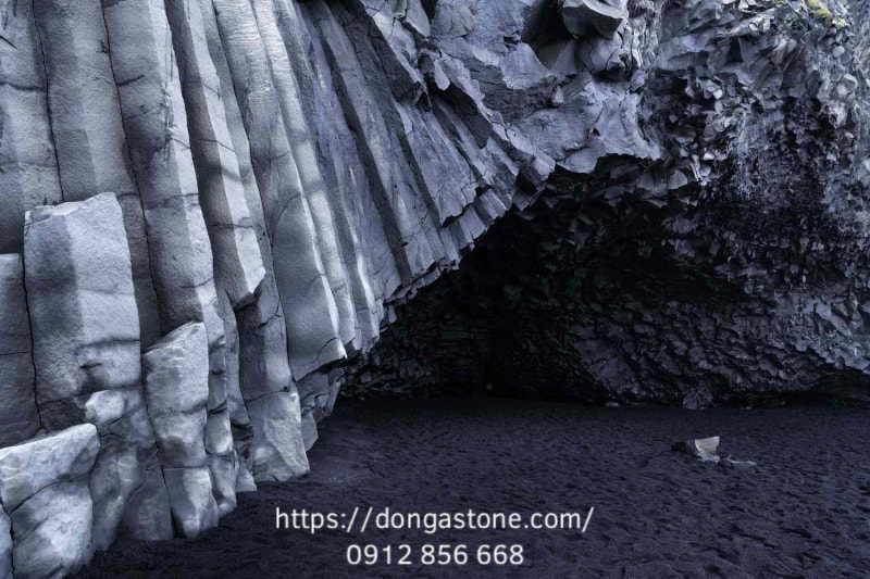 Phân Loại: Các Loại Đá Tự Nhiên Phổ Biến Và Ứng Dụng 7 Mỏ đá bazan ở xã An Phú, thành phố Tuy Hòa, Phú Yên (Ảnh: LÊ NGỌC MINH)