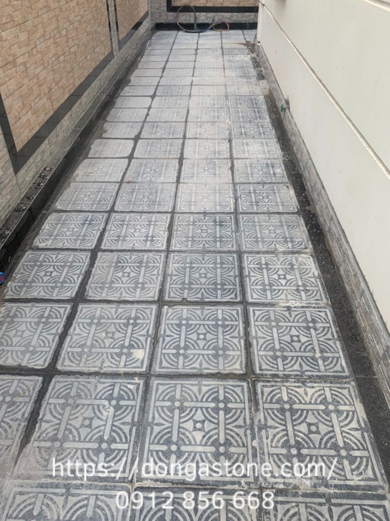 Đối với các hạng mục ngoài trời, bạn nên ưu tiên hơn cho đá xanh tự nhiên (Đá Thanh Hóa)