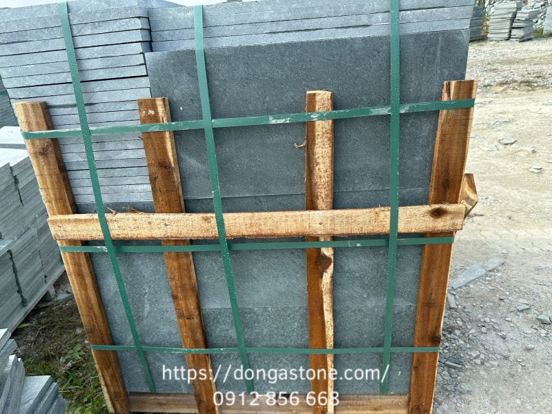 Chi Tiết: Quy Trình Sản Xuất Đá Xanh Rêu Thanh Hóa 12 Thực hiện bảo quản đá xanh đúng cách sẽ giúp đá xanh Thanh Hóa giữ được màu sắc tự nhiên, độ bền và chất lượng tối ưu khi thi công.