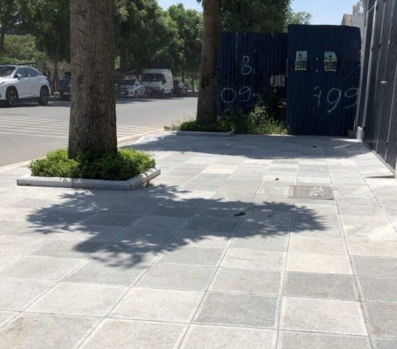 Độ dày 3cm thường dùng để lát vỉa hè, khuôn viên công viên, quảng trường, bậc tam cấp, sân nhà có xe ô tô con đi lại.