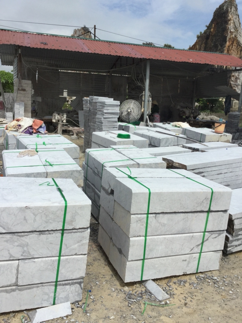 Đá Ghi Sáng Bó Vỉa Bo Tròn, Vát Cạnh Theo Yêu Cầu 4 So với bó vỉa bê tông, đá bó vỉa tự nhiên có tuổi thọ cao hơn, ít xuống cấp dưới tác động của thời tiết và góp phần nâng cao tính thẩm mỹ cho công trình trong thời gian dài.