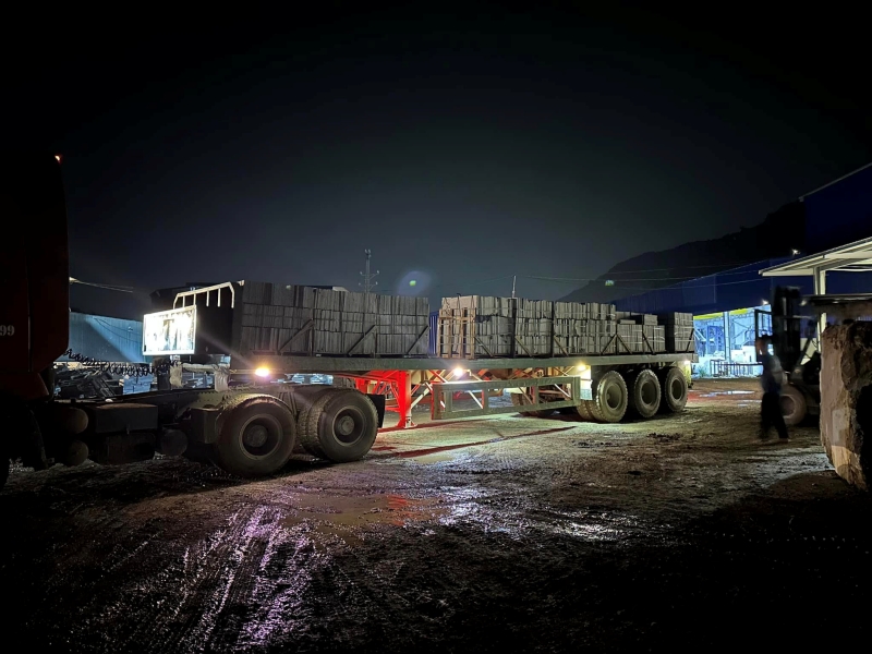 Nhờ chủ động hệ thống mỏ khai thác và dây chuyền sản xuất Đông Á Stone luôn đảm bảo tiến độ cung ứng cho các công trình lớn nhỏ.