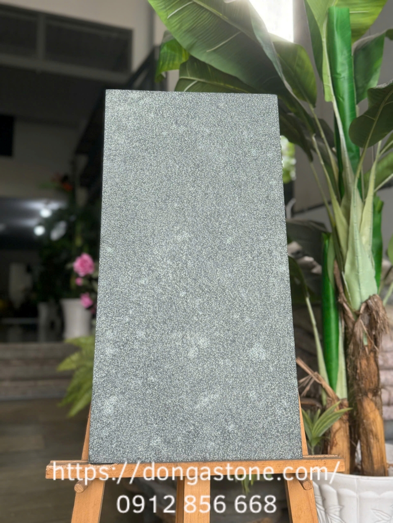 Tại Đông Á Stone, chúng tôi chuyên cung cấp các loại đá xanh rêu băm mặt toàn phần với đầy đủ kích thước phổ biến.