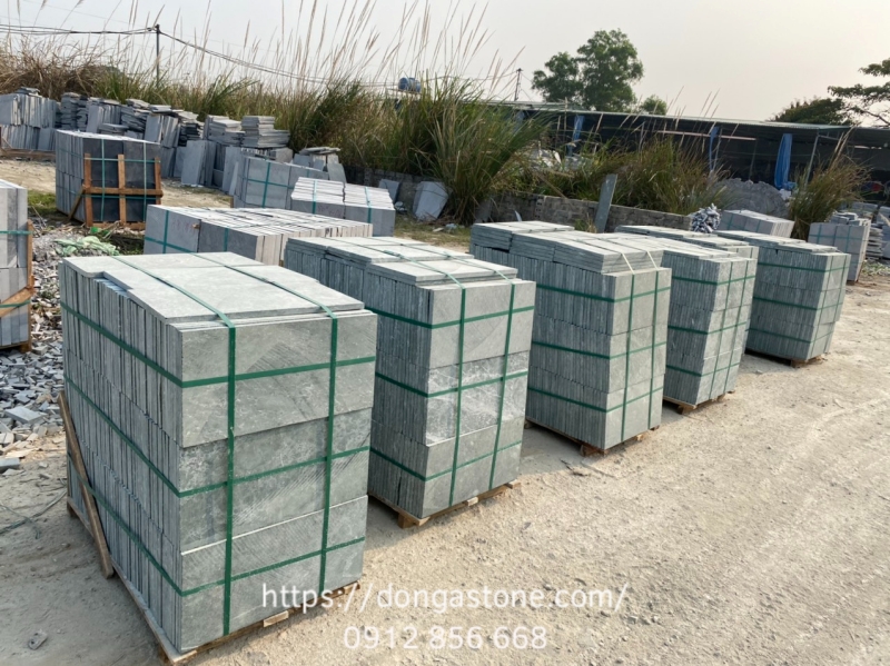 Giá đá băm xanh rêu 30x60 thường phụ thuộc vào nhiều yếu tố. Do đó, để báo giá cụ thể cần các thông tin chi tiết như: Loại đá, cách gia công bề mặt, kích thước, khối lượng và địa điểm giao hàng.