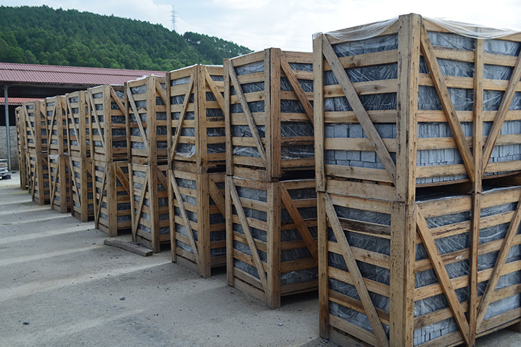 Quy Trình Đóng Hàng Đá Xanh Thanh Hóa Bằng Thùng Gỗ 1 Với kinh nghiệm lâu năm, cùng chi phí tối ưu tại xưởng, Đông Á Stone mang đến giải pháp đóng gói phù hợp cho các đơn hàng đá xanh Thanh Hóa chất lượng cao.