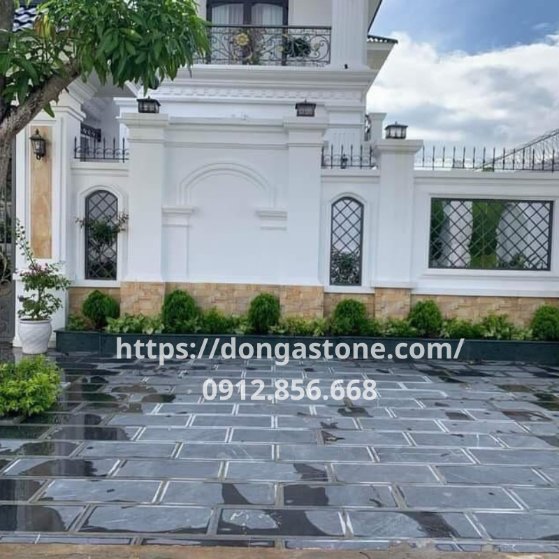 Đá Xanh Đen Mài Honed Cà Viền 60x30, 40x40 Mới Nhất 6 Sự kết hợp giữa màu xanh đen đặc trưng, bề mặt honed và đường viền được xử lý tỉ mỉ giúp loại đá này phù hợp với nhiều công trình cao cấp.