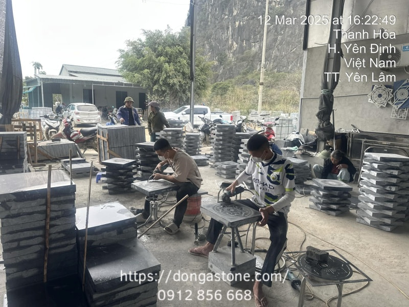 Mỏ đá chế tác của Công ty Đá Xanh Thanh Hóa Đông Á tại Xã Yên Định, tỉnh Thanh Hóa.