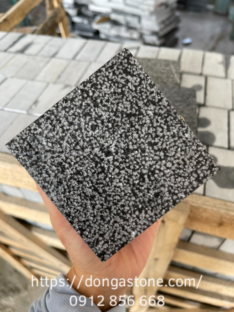 Quy Trình Sản Xuất Đá Xanh Đen Tự Nhiên Chất Lượng Cao 2 Đông Á Stone hiện là đơn vị cung cấp đá xanh đen được khai thác và gia công theo quy trình tiêu chuẩn cao, đảm bảo chất lượng đồng đều cho từng hạng mục.