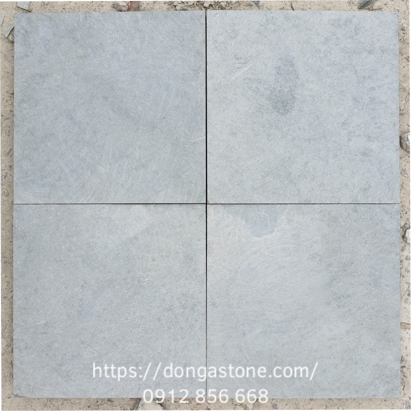 Đá Xanh Thanh Hóa thường được gia công thành các loại đá lát nền như mài thô, mài tinh hoặc mài bóng nhằm đáp ứng nhu cầu đa dạng của khách hàng. 