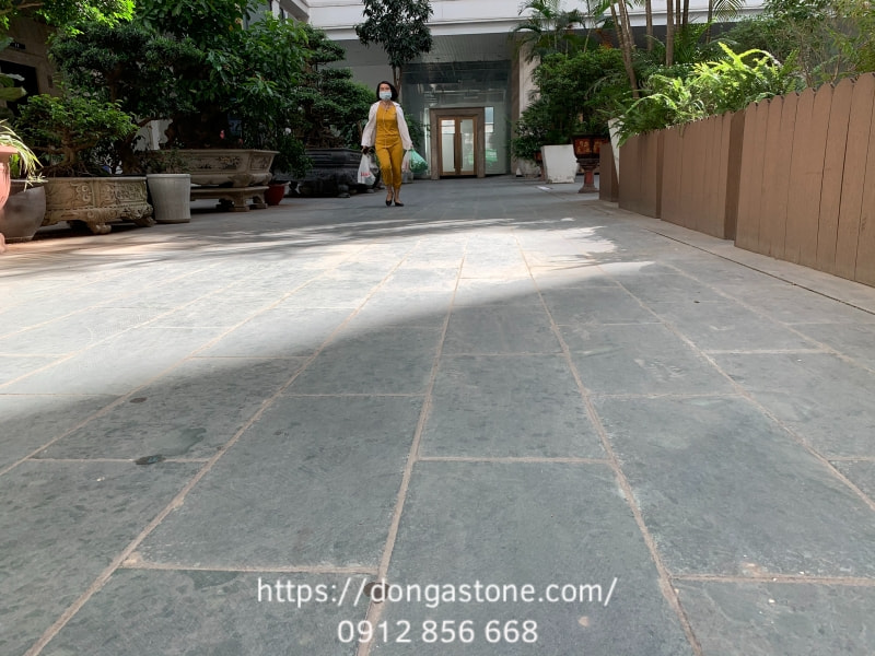 Mài phẳng giúp loại bỏ trầy xước, làm mới bề mặt đá mài tinh, khôi phục độ phẳng và vẻ đẹp ban đầu.