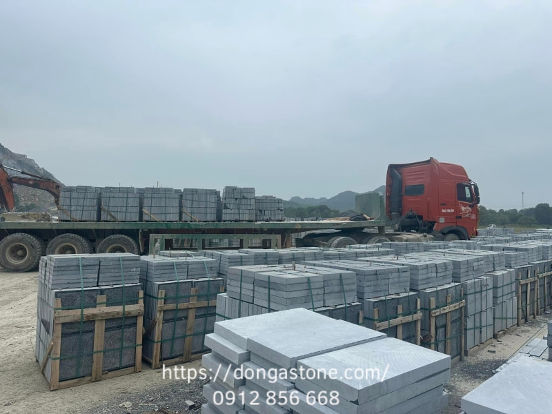 Quy Trình Đóng Gói Đá Xanh Thanh Hóa Đạt Chuẩn Tại Đông Á Stone 1 Quy cách đóng hàng đá xanh Thanh Hóa tại Đông Á Stone – An toàn, linh hoạt theo từng dự án