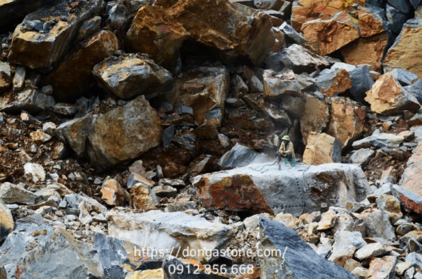 Quy trình sản xuất đá xanh tự nhiên có gì khác biệt so với đá Granite, đá Marble?