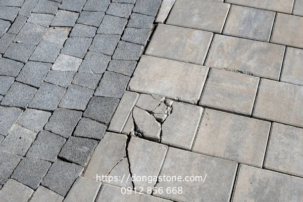 TOP 7 Sai Lầm Phổ Biến Khi Mua Đá Xanh Thanh Hóa 4 Đá non có kết cấu chưa ổn định, dễ xuống cấp và giảm độ bền sau thời gian sử dụng.