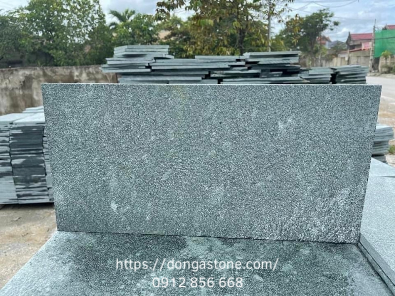 Kiểm soát đầu ra trước khi xuất xưởng: Kiểm tra độ đồng màu, chất lượng bề mặt và đóng gói pallet đạt chuẩn, hạn chế mẻ vỡ khi vận chuyển.