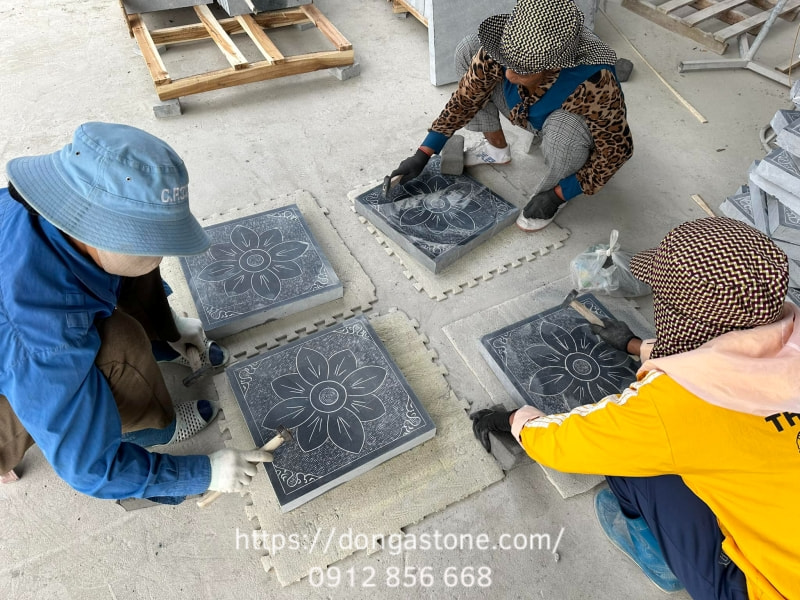 Kích Thước Đá Xanh Thanh Hóa Phổ Biến Và Cách Chọn Size Phù Hợp 5 Quy trình gia công đá theo kích thước riêng với máy cắt CNC hiện đại, đảm bảo độ chính xác từng mm và đồng đều theo bản vẽ thiết kế.