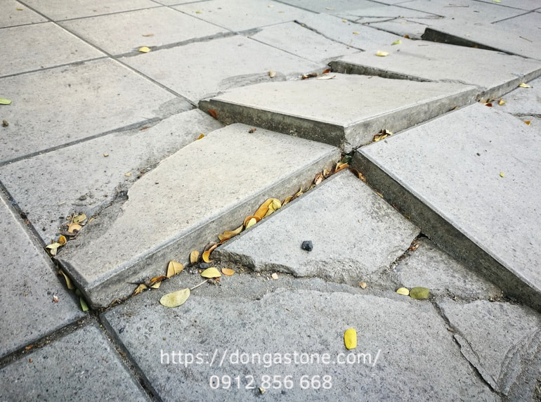 TOP 7 Sai Lầm Phổ Biến Khi Mua Đá Xanh Thanh Hóa 7 Thi công và bảo dưỡng sai cách có thể làm giảm độ bền, gây nứt vỡ và ảnh hưởng tuổi thọ công trình.