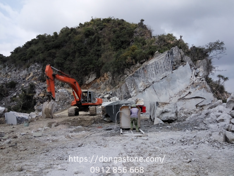 Quy Trình Khai Thác, Sản Xuất Đá Tự Nhiên Tiêu Chuẩn Quốc Tế 8 Khai thác đá tự nhiên đúng kỹ thuật giúp đảm bảo chất lượng và hạn chế hao hụt vật liệu.