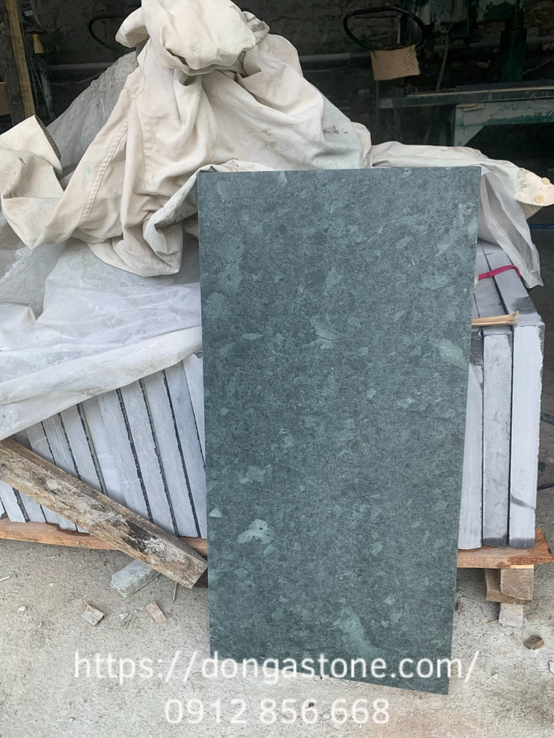 Đá xanh Thanh Hóa có độ cứng cao, chịu được tác động từ thời tiết trong thời gian dài nên không phát sinh chi phí sửa chữa, bảo trì.