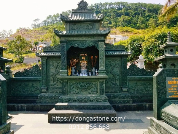 Lăng mộ đá xanh rêu đạt độ thẩm mỹ cao, cổ kính mang nhiều ý nghĩa về khía cạnh tâm linh.