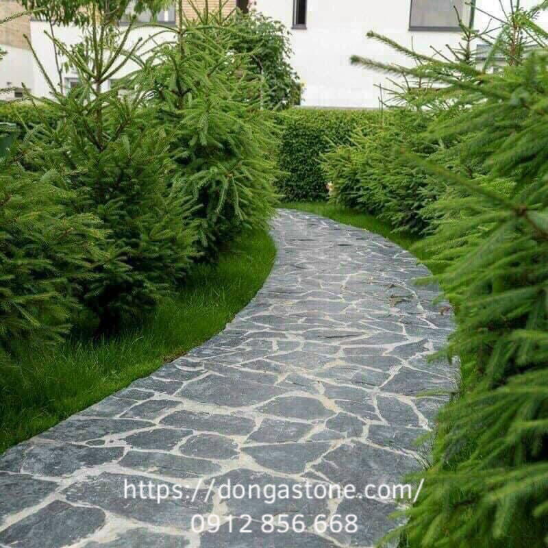 Đá rối phù hợp để lát lối đi trong sân vườn vừa đẹp mắt vừa chống trơn trượt.