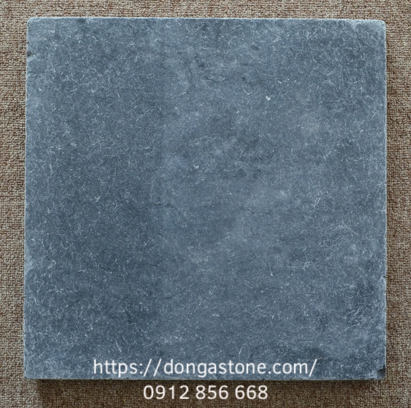 Mẫu đá xanh đen quay mẻ (giả cổ) tạo vẻ đẹp cổ kính và tự nhiên