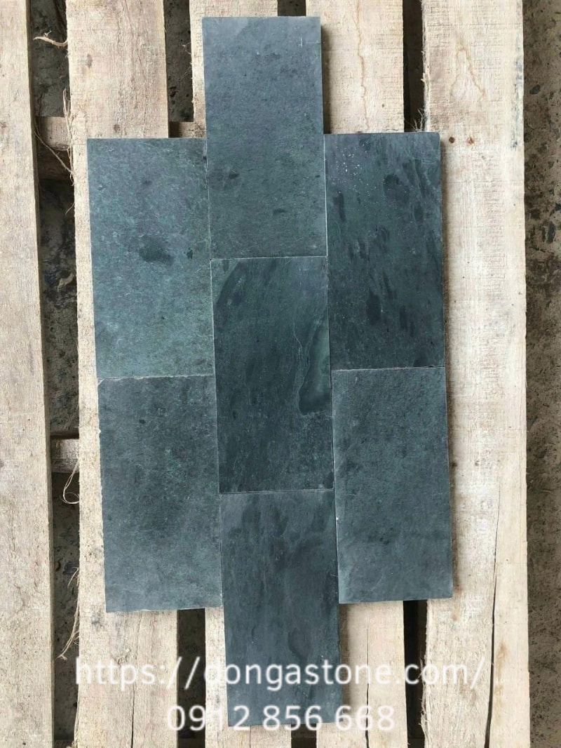 Nhờ những đặc tính nổi bật này, đá xanh rêu được đánh giá cao về tính ổn định và độ bền lâu dài.