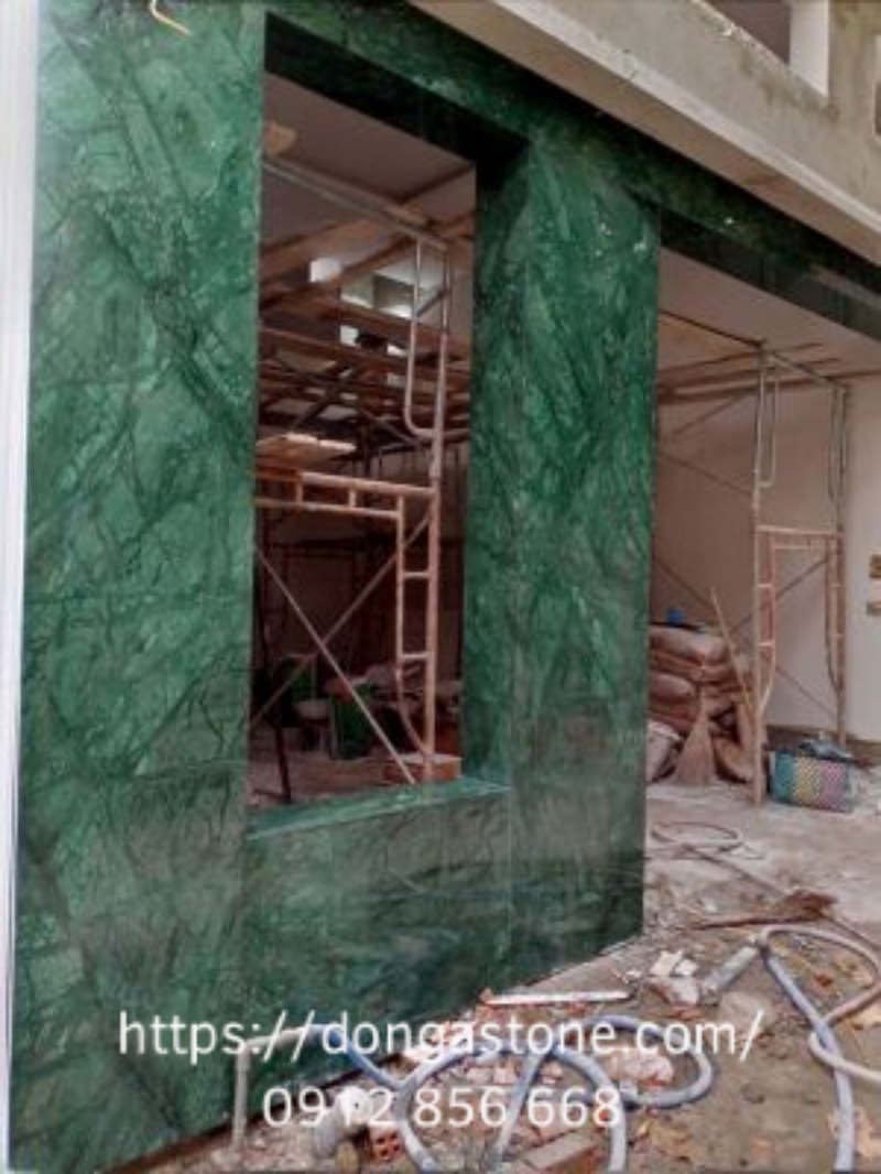 Đá marble màu xanh giúp cân bằng năng lượng cho không gian nhà ở nhưng khá kén thiết kế kiến trúc và giá thành cao.