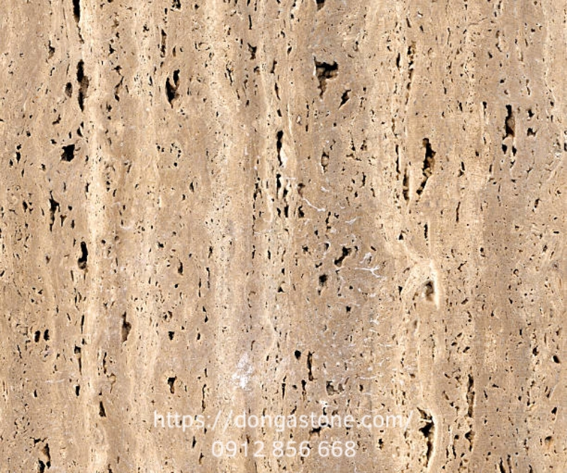 Cận cảnh bề mặt đá Travertine với các lỗ rỗng tự nhiên độc đáo.
