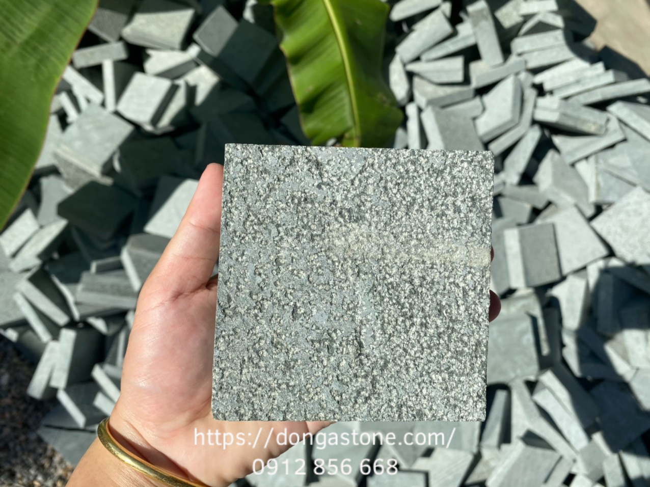 Các Loại Bề Mặt (Texture) Đá Xanh Thanh Hóa Phổ Biến Nhất 3 Các Loại Bề Mặt (Texture) Đá Xanh Thanh Hóa Phổ Biến Nhất