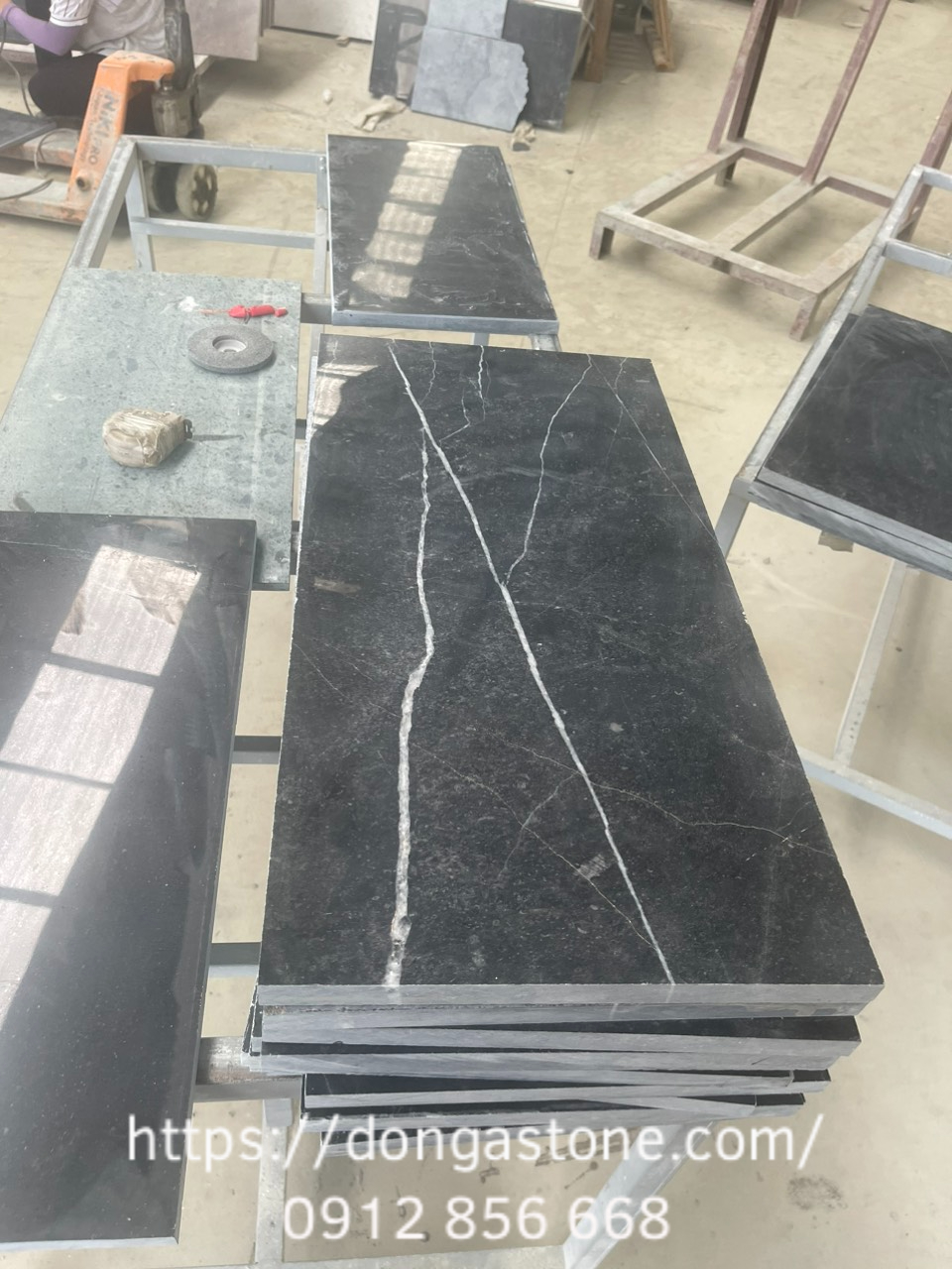 Cách chọn đá Xanh Thanh Hóa ốp tường & lát sân hợp phong thủy