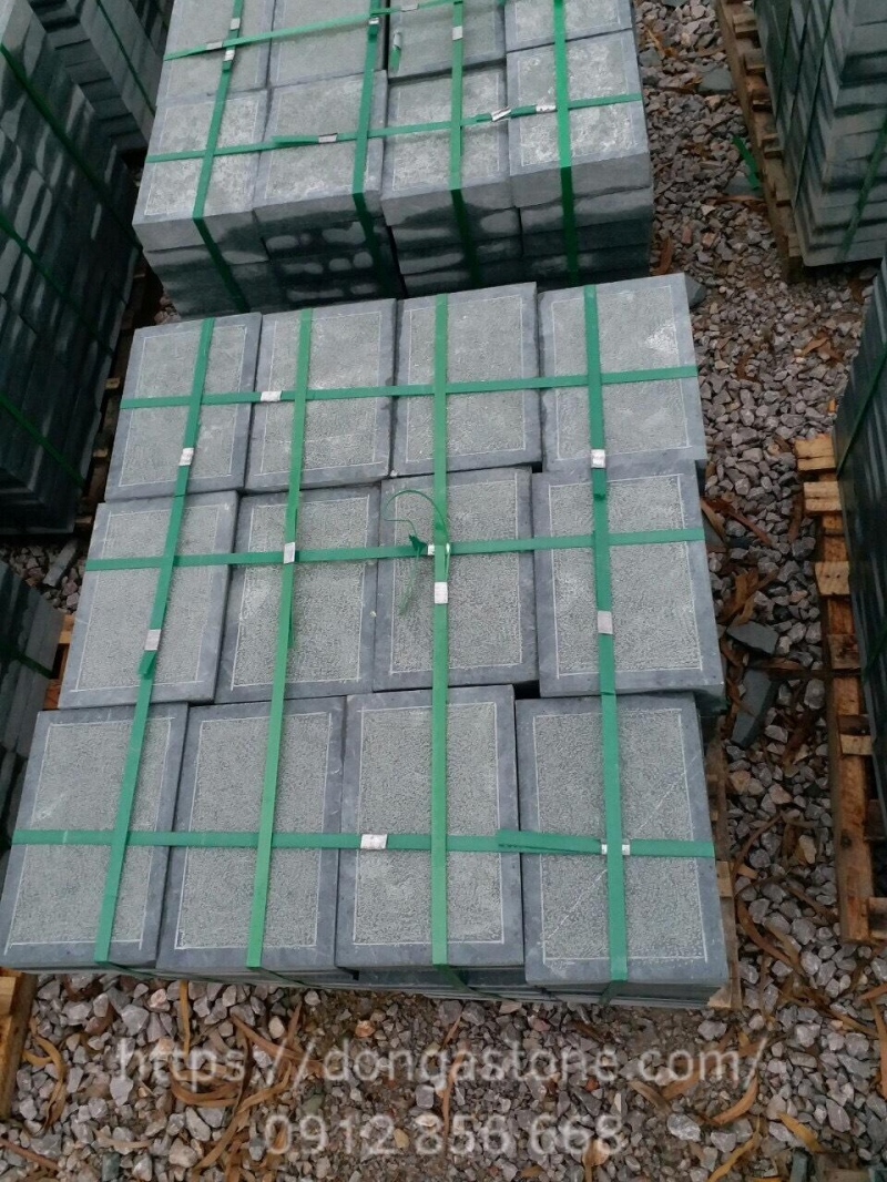 Khác với các đơn vị tổng hợp, Đông Á Stone là đơn vị chuyên sâu về ngành đá xanh Thanh Hóa với độ uy tín hàng đầu, cùng quy mô sản xuất đa dạng cho các loại bề mặt đá xanh rêu. Do đó, nếu bạn cần bề mặt loại đá nào, chỉ cần liên hệ chúng tôi để được tư vấn mã sản phẩm và giá phù hợp theo nhu cầu.
