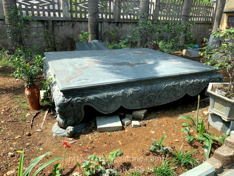 Hình ảnh về một mẫu sập đá (hay phản đá) được chế tác từ đá xanh rêu tự nhiên Thanh Hóa của Đông Á.